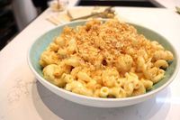 Cara Membuat 'Mac and Cheese' Ala Brad Pitt yang Baru Raih Oscar