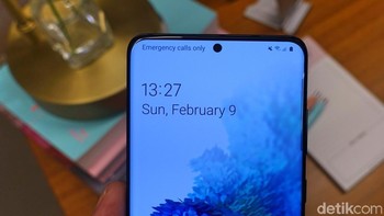 Baik Galaxy S20 Plus maupun Galaxy S20 mengusung kamera depan 10 MP. Foto: Fino Yurio Kristo/detikINET