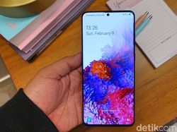 Penampakan Galaxy S20 dan S20 Plus, Pilih Mana?