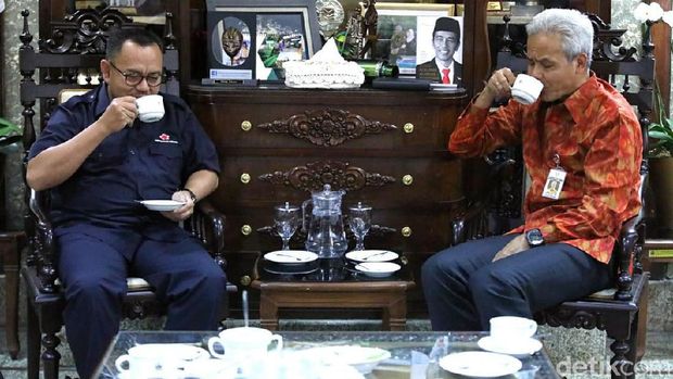 Jumpa Perdana Sejak Pilgub, Ganjar-Sudirman Said Akrab Bahas PMI