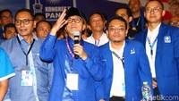 Zulkifli Hasan menyampaikan pidatonya usai kembali terpilih menjadi Ketum PAN.