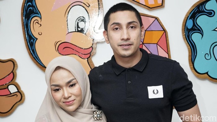 Medina Zein dan suaminya saat ditemui di kawasan Kebayoran Baru.