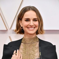 Natalie Portman dikatakan memiliki IQ 140. Aktris berdarah Israel ini merupakan lulusan Universitas Harvard jurusan psikologi dan menguasai lima bahasa. Foto: Amy Sussman/Getty Images