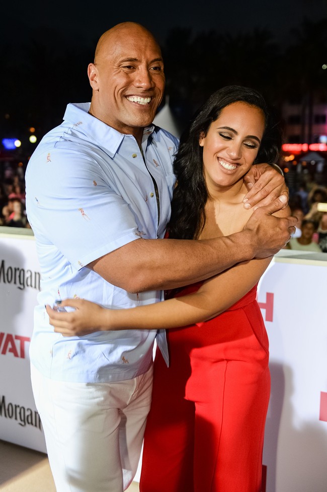 Ayah Simone, Dwayne Johnson yang dikenal sebagai The Rock selama WWE adalah pegulat generasi ketiga pertama dalam sejarah WWE. Ayah The Rock yakni Rocky Johnson Soul Man dan High Chief Peter Malvia juga merupakan pegulat bertalenta. Foto: Getty Images