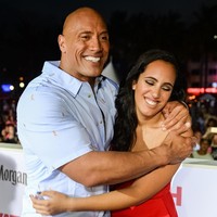 Ayah Simone, Dwayne Johnson yang dikenal sebagai The Rock selama WWE adalah pegulat generasi ketiga pertama dalam sejarah WWE. Ayah The Rock yakni Rocky Johnson Soul Man dan High Chief Peter Malvia juga merupakan pegulat bertalenta. Foto: Getty Images