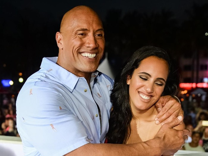 MIAMI, FL - MAY 13:  Dwayne Johnson and Simone Johnson attend Paramount Pictures World Premiere of Baywatch on May 13, 2017 in Miami, Florida.  (Photo by Jason Koerner/Getty Images)