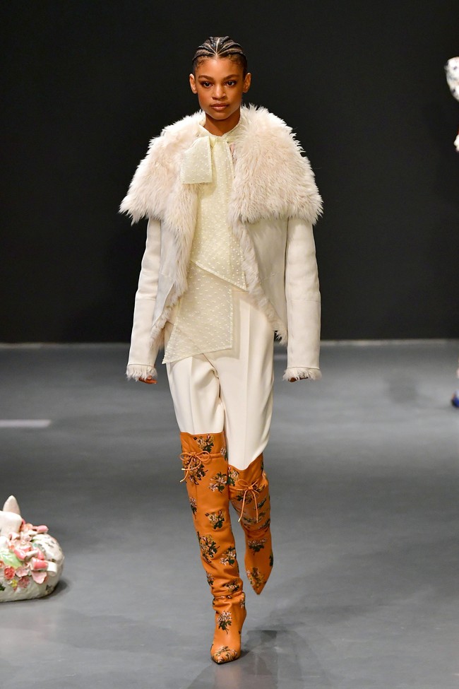 Fashion show Tory Burch fall/winter 2020 di New York Fashion Week 2020 yang digelar di Galeri Seni Sotheby, New York, Minggu [9/2/2020]. Photo by Slaven Vlasic/Getty Images.
