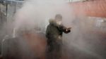 Warga China Mandi Disinfektan untuk Tangkal Virus Corona