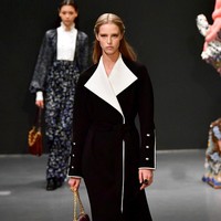 Fashion show Tory Burch fall/winter 2020 di New York Fashion Week 2020 yang digelar di Galeri Seni Sotheby, New York, Minggu [9/2/2020]. Photo by Slaven Vlasic/Getty Images.