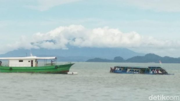 4 Hari Kandas di Laut Anyer, Kapal Muatan Pisang-Kelapa Dievakuasi