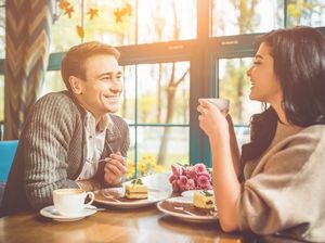 Pelit! Pria beri Tip Rp 1,4 Juta ke Restoran Tapi Diambil Lagi Setelah Pacarnya Pulang