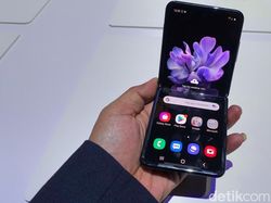 Menggenggam Galaxy Z Flip, Ponsel Layar Lipat Imut Harga Rp 21 Juta