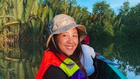 Dalam captionnya, Sherina menyebutkan bahwa dia bertemu bekantan saat menyusuri Sungai Hital, Samboja, Kalimantan Timur. (sherinasinna/Instagram)