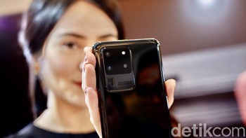 Ponsel ini memiliki kamera ultra wide 12 MP hingga 120 derajat dan DepthVision. Foto: Adi Fida Rahman/detikINET