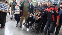 Sidang ini dihadiri sejumlah pendukung Kivlan Zen.