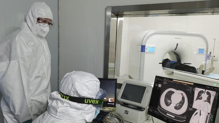 COVID-19 Resmi jadi Nama Panggilan Virus Corona WHO resmi menamai virus Corona yang menewaskan 1.115 orang. Virus mematikan yang pertama kali diidentifikasi di China pada 31 Desember itu dinamai COVID-19.