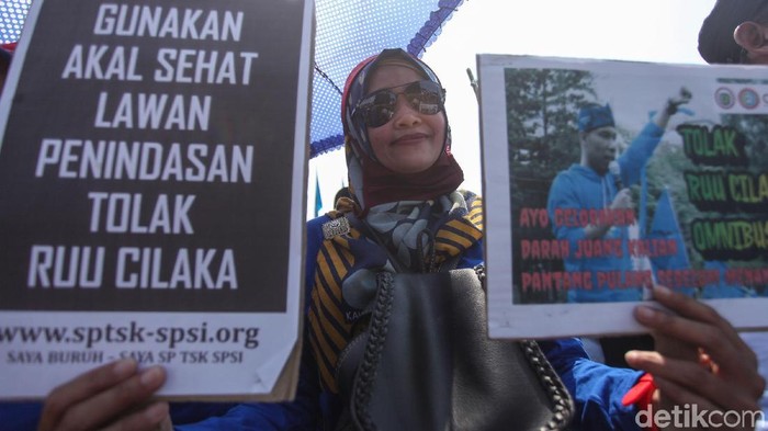 Omnibus Law Dan Kekeliruan Menafsir Investasi