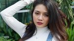 Saat Berlliana Lovell si Pemersatu Bangsa tampil dengan Overall Jeans