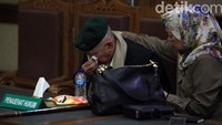 Pada hari ini Kivlan dijadwalkan menghadapi putusan eksepsi terkait kasus kepemilikan senjata ilegal yang didakwakan kepadanya.