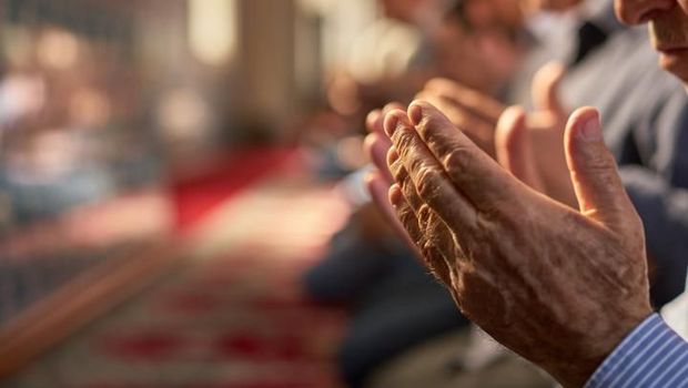 Perintah Sholat dalam Al-Qur'an. 
