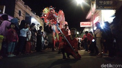 Potret Kemeriahan Pawai Cap Go Meh di Cianjur