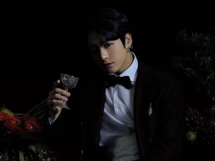 BTS Foto konsep BTS untuk album Map of The Soul: 7.
