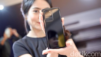 Bagian belakang Galaxy S20 Ultra. Foto: Adi Fida Rahman/detikINET
