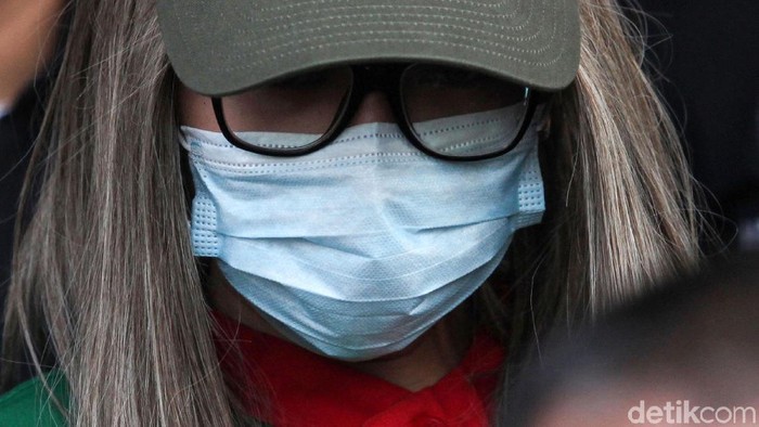 Lucinta Luna Jadi Tersangka Narkoba Lucinta Luna telah ditetapkan sebagai tersangka kasus narkoba oleh Polda Metro Jaya, Rabu (12/2/2020).