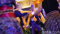 Begini aksi Ridwan Kamil dan Dede Yusuf menari Jemplang Harepan.