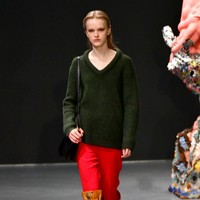 Fashion show Tory Burch fall/winter 2020 di New York Fashion Week 2020 yang digelar di Galeri Seni Sotheby, New York, Minggu [9/2/2020]. Photo by Slaven Vlasic/Getty Images.