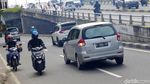 Bahaya! Pemotor Ini Nekat Lawan Arah di Pondok Bambu