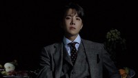 Dalam musik video tersebut, tampak J-Hope mengunjungi sebuah toko busana bernama Js Tailor. Dok. Big Hit Entertainment