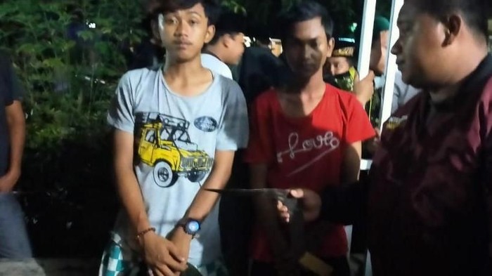 Tawuran terjadi di Bekasi, Jawa Barat. Empat pemuda bernama Satria Rama (18), Braja Anggara (20), F (16), dan M Rizky (18) diamankan polisi.