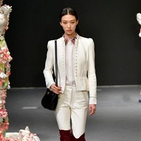 Fashion show Tory Burch fall/winter 2020 di New York Fashion Week 2020 yang digelar di Galeri Seni Sotheby, New York, Minggu [9/2/2020]. Photo by Slaven Vlasic/Getty Images.