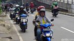 Bahaya! Pemotor Ini Nekat Lawan Arah di Pondok Bambu