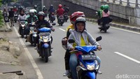 Aksi pengendara sepeda motor melawan arah ini kerap terjadi di sejumlah ruas jalan di Jakarta.