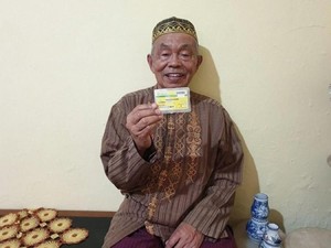 Kisah Kakek Rustaman Sembuh dari Katarak Hasil Pengobatan Gratis