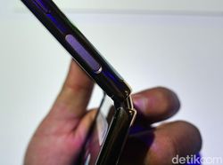 Menggenggam Galaxy Z Flip, Ponsel Layar Lipat Imut Harga Rp 21 Juta