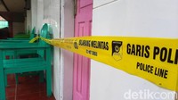 Garis polisi dipasang di depan hotel tersebut.