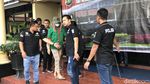 Bermasker dan Baju Tahanan, Ini Penampakan Lucinta Luna