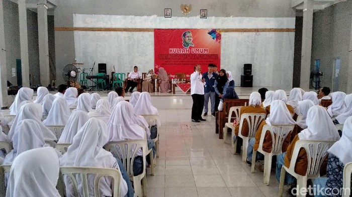 Bupati Pangandaran Jeje Wiradinata beri kuliah umum kepada pelajar