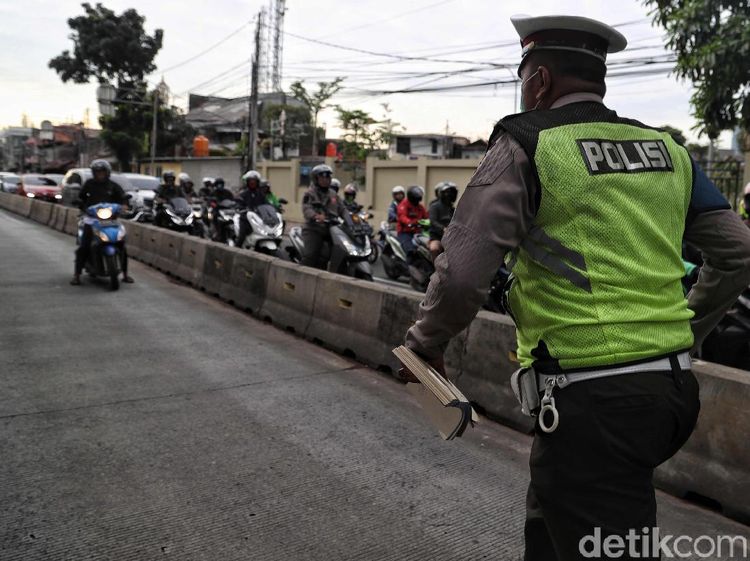 Potret Muram Pengendara Motor di Ibu Kota