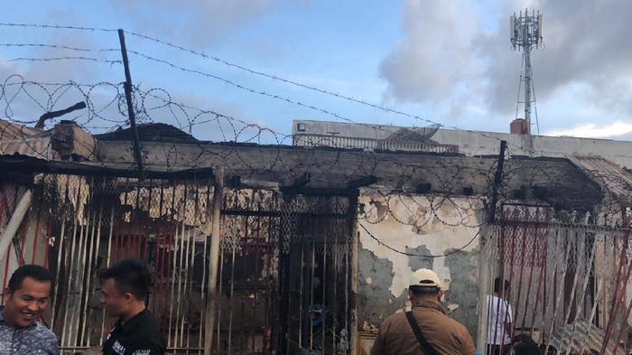 Kerusuhan serta kebakaran terjadi di Rutan Kabanjahe, Karo, Sumatera Utara. Polda Sumut mengatakan tahanan di rutan itu yang melakukan pembakaran.