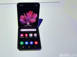 Menggenggam Galaxy Z Flip, Ponsel Layar Lipat Imut Harga Rp 21 Juta