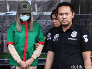Berbaju Tahanan karena Kasus Narkoba, Lucinta Luna Pakai Sandal Rp 9 Juta