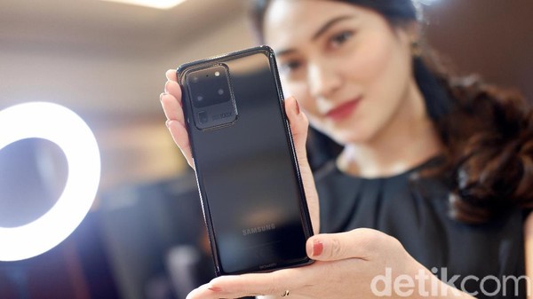Aksi Menggoda Galaxy S20 Ultra Berfitur 100x Zoom