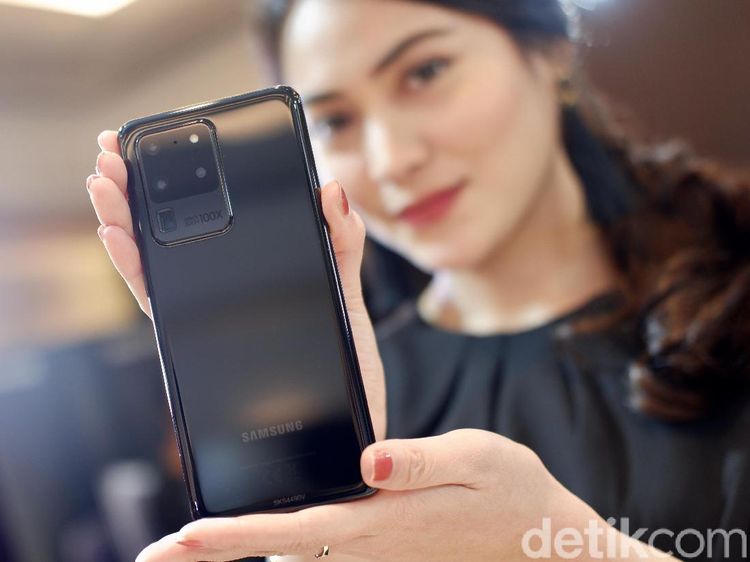 Aksi Menggoda Galaxy S20 Ultra Berfitur 100x Zoom