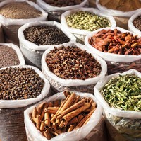 Bagi pecinta kuliner yang senang mencicipi berbagai macam makanan, kamu bisa mencoba menginap di Oberoi Rajvilas Jaipur. Di hotel ini kamu bisa mencicipi beragam rasa makanan yang digunakan di Rajasthani. Akan ada perbincangan mengenai rempah-rempah setiap minggunya selama satu jam. Selama sesi tersebut kamu akan belajar mengenai rahasia rempah-rempah yang digunakan untuk memasak masakan tradisional dari koki utama hotel. Harga hotel ini mulai dari Rp 18,2 juta per malam. Foto: dok. Oberoi Hotels & Resorts