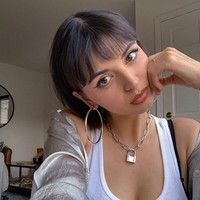 Terungkap jika Rebecca Black bahkan sempat mengalami depresi karena lagu tersebut. Untuk aku di usia 15, yang merasa dia tidak punya siapa-siapa untuk bicara tentang depresi yang dihadapinya. Untuk aku di usia 17, yang pergi ke sekolah hanya untuk dilempari makanan kepada dia dan teman-temannya, tulisnya lagi di Instagram. Foto: Instagram @msrebeccablack