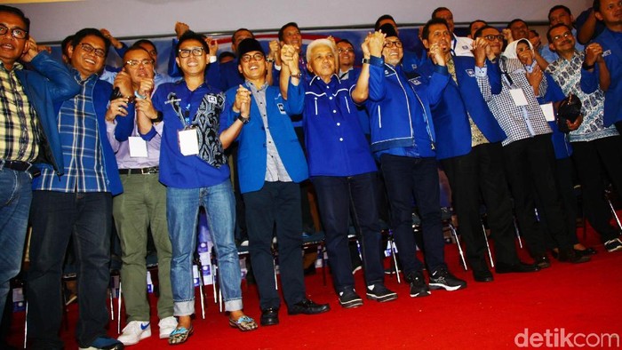 Zulkifli Hasan Tutup Kongres PAN Ketua Umum PAN terpilih Zulkifli Hasan resmi menutup kongres di Kendari, Sulawesi Tenggara, Rabu (12/2/2020).